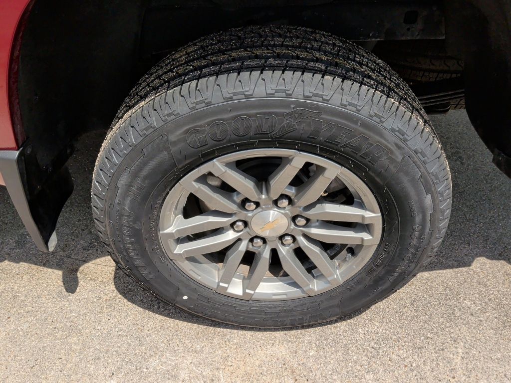 2023 Chevrolet Colorado LT - 11