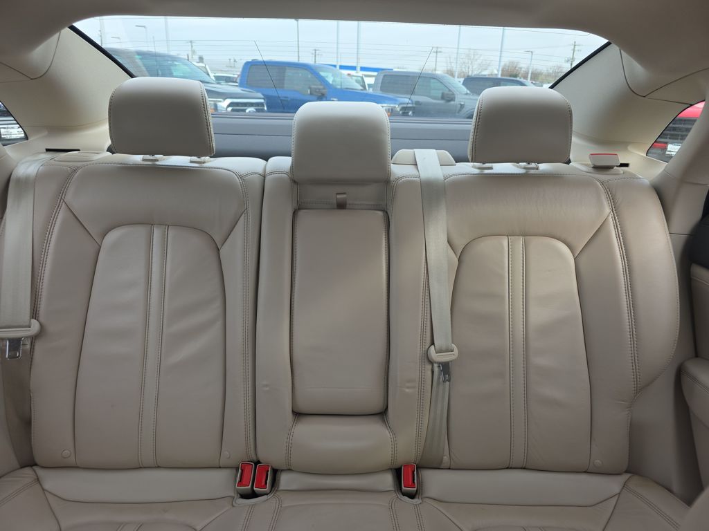 Used 2018 White Lincoln Select image 34