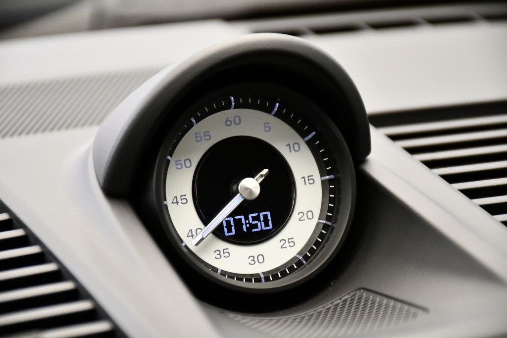 Thumbnail: 2024 Porsche 911 - 20