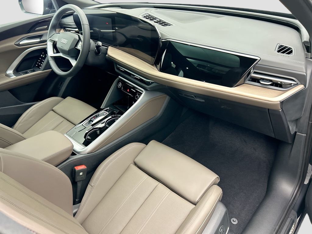 Thumbnail: 2025 Audi Q5 - 17