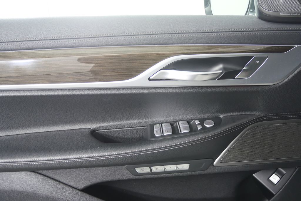 Thumbnail: 2018 BMW 7 Series - 8