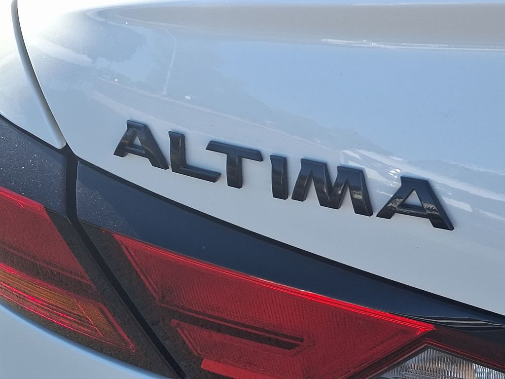 2022 Nissan Altima SR 28