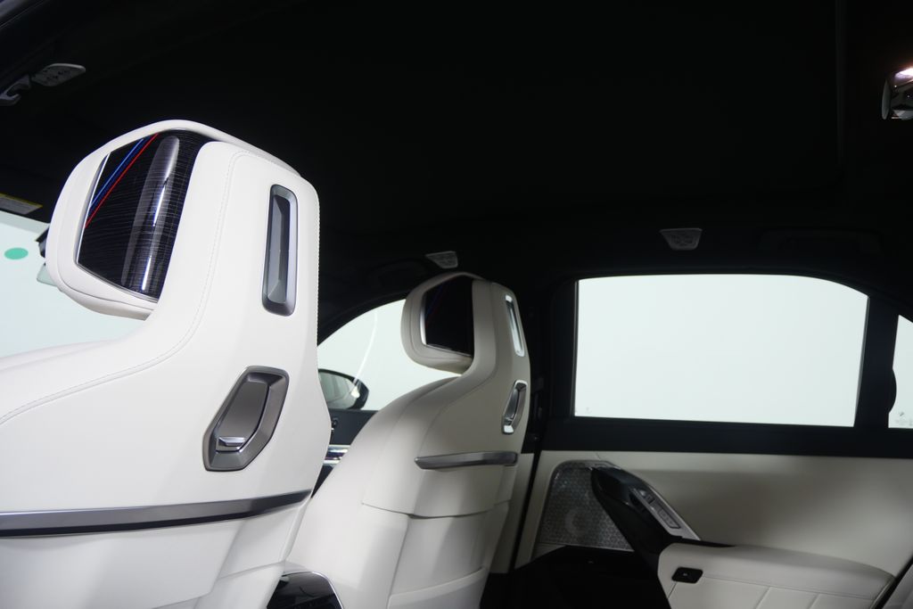 Thumbnail: 2026 BMW i7 - 16