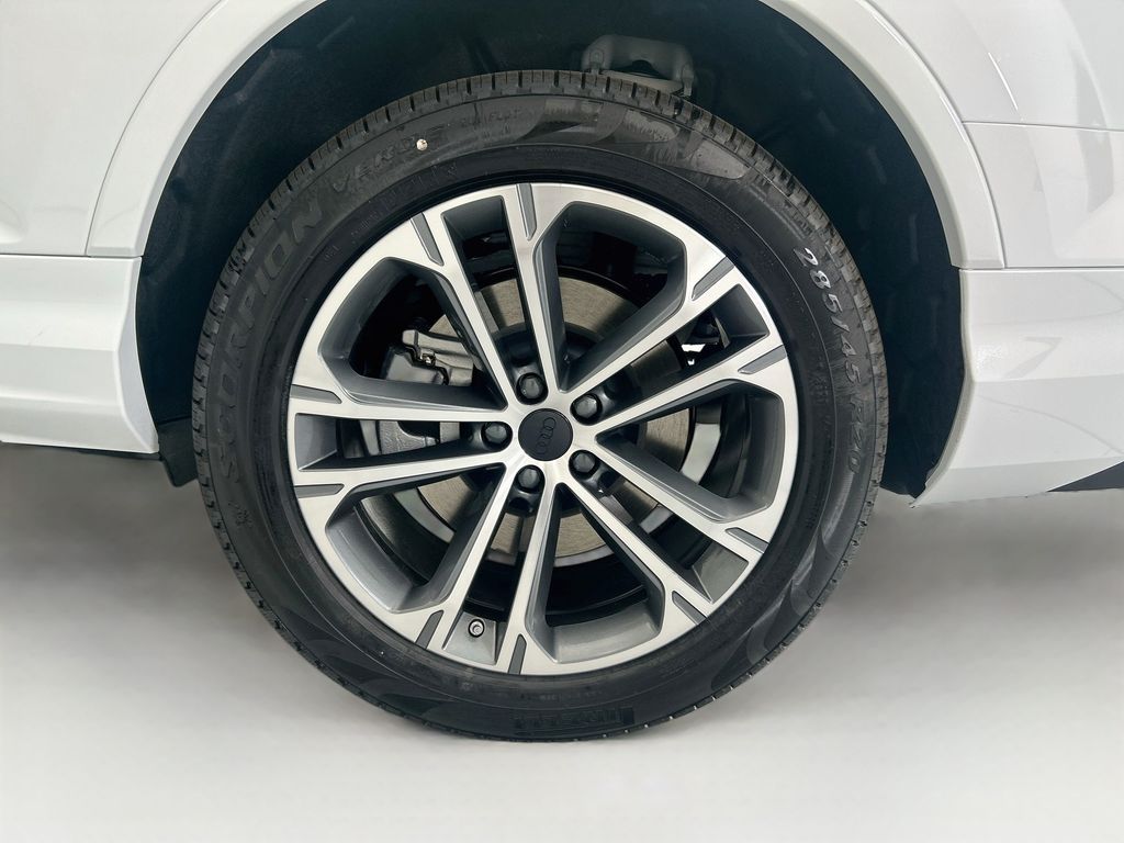 Thumbnail: 2026 Audi Q7 - 30