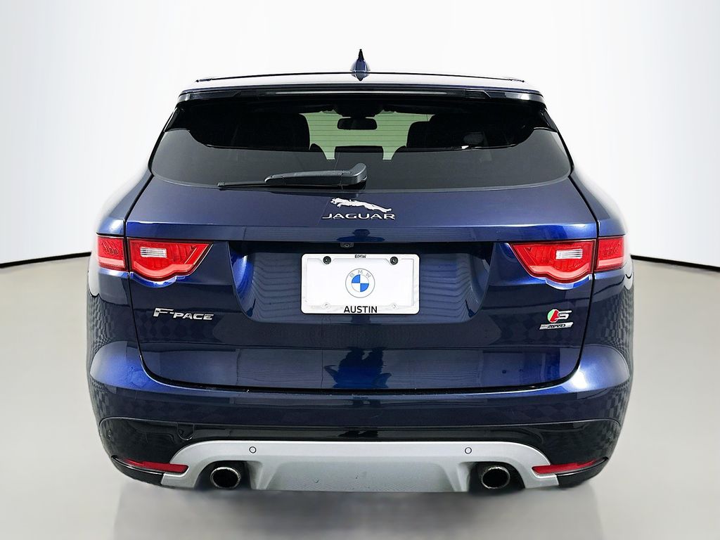 Thumbnail: 2017 Jaguar F-Pace - 6