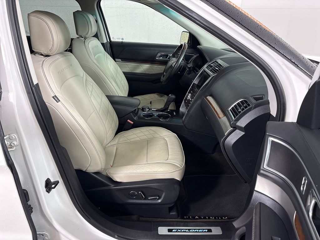 Used 2016 White Ford Platinum image 6