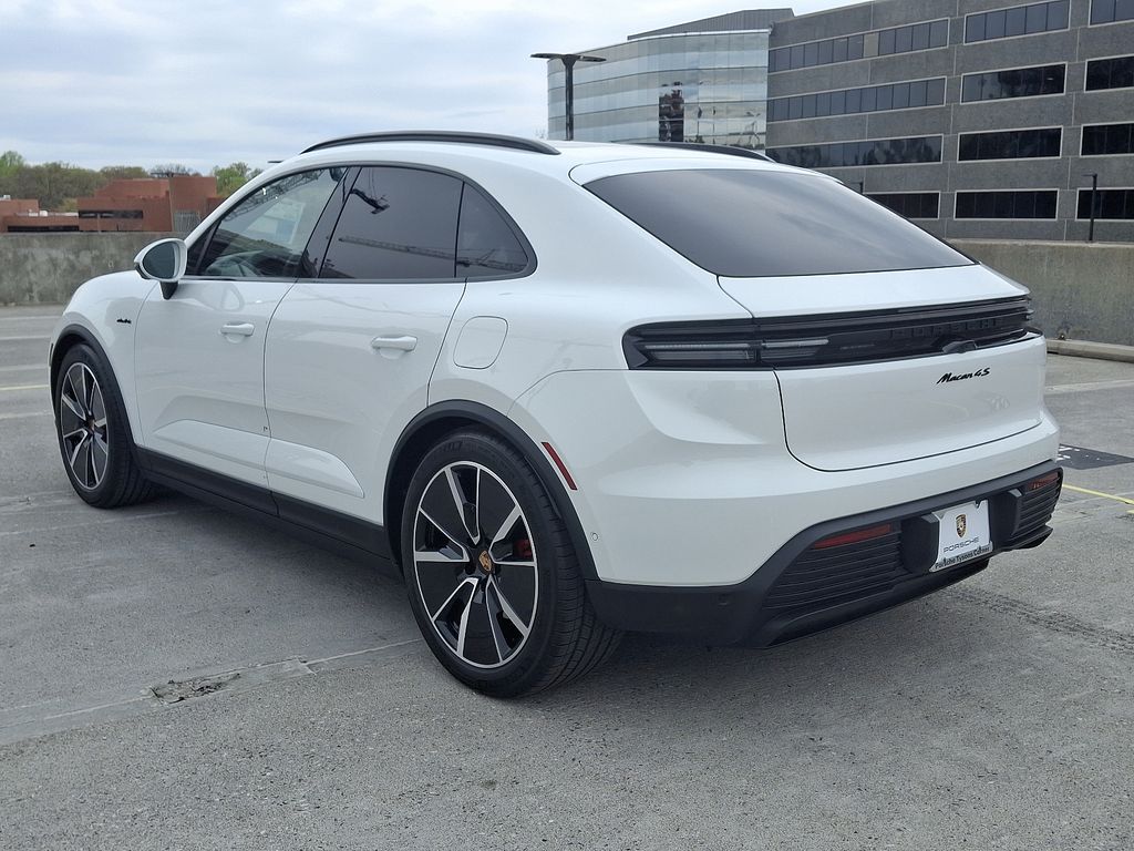 Thumbnail: 2025 Porsche Macan - 3