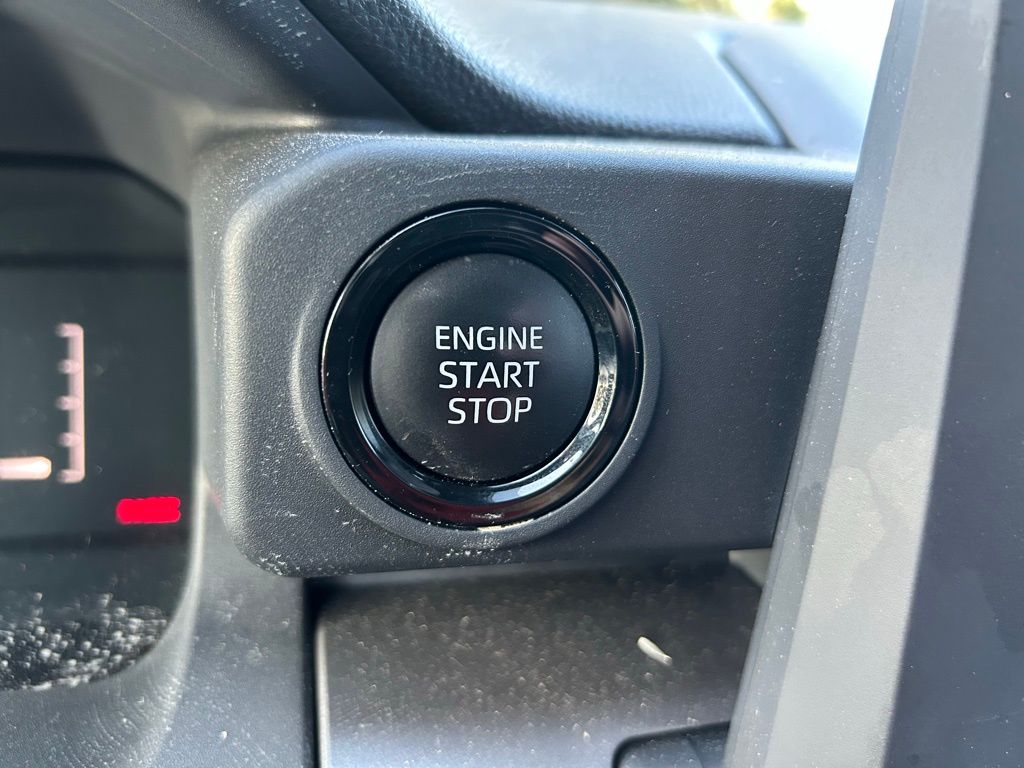 2024 Toyota Tacoma SR5 28