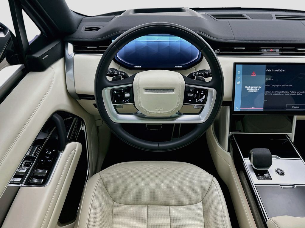 Used 2025  Land Rover SE image 10