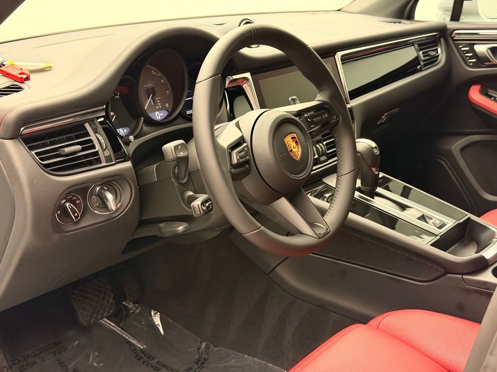 Thumbnail: 2026 Porsche Macan - 4