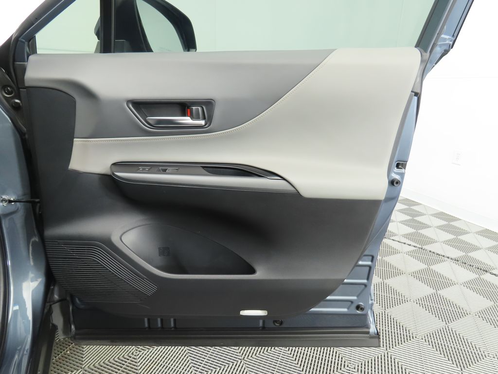 2021 Toyota Venza LE 25