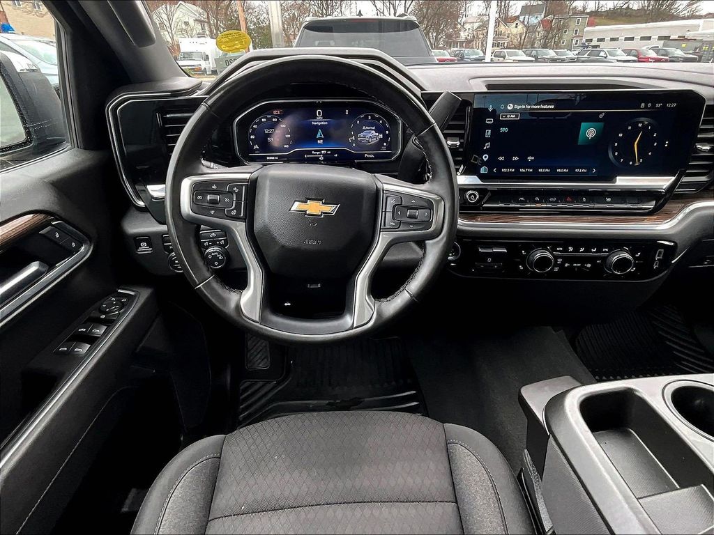 2025 Chevrolet Silverado 1500 — photo 17