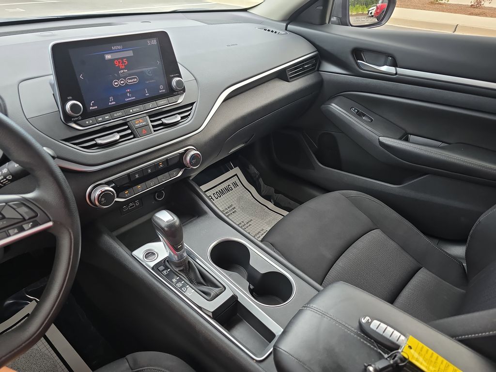 2022 Gun Metallic Nissan Altima 2.5 SV FWD Sedan