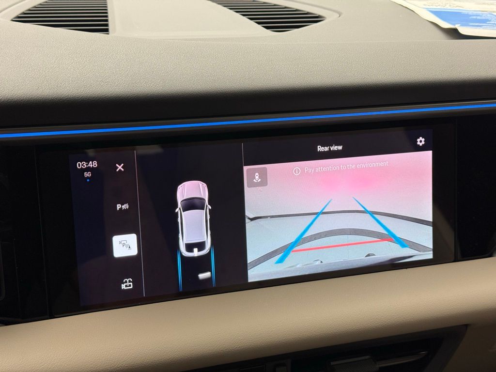 Thumbnail: 2025 Porsche Macan - 16