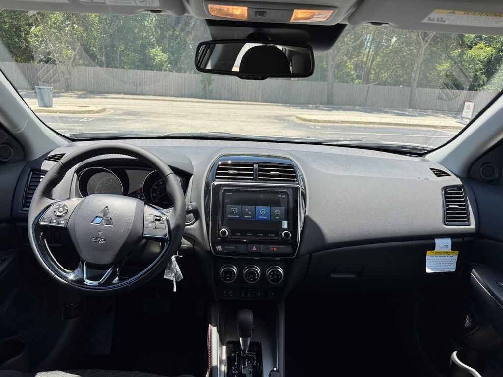 2025 Mitsubishi Outlander Sport LE photo 19