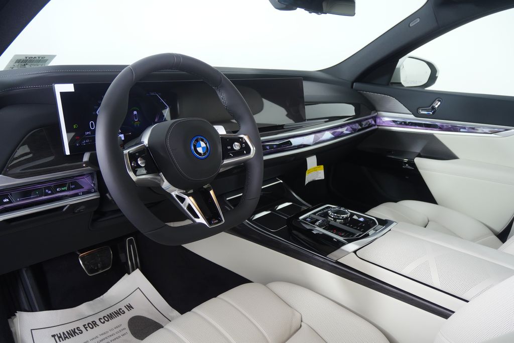 Thumbnail: 2026 BMW 7 Series - 12