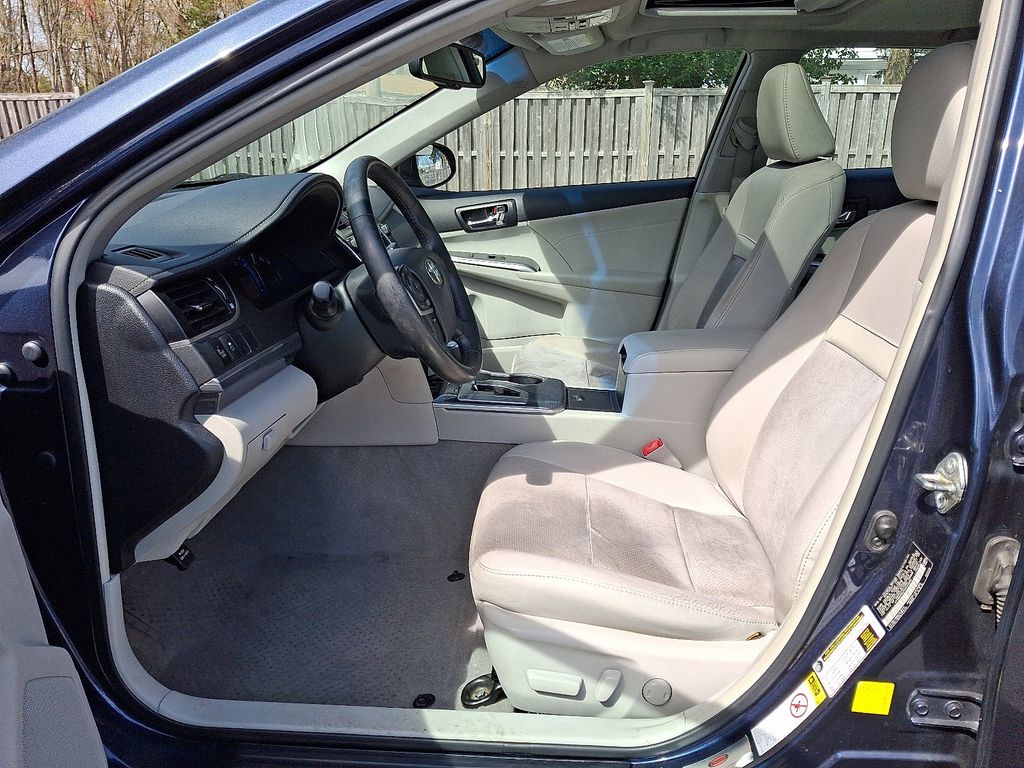 2014 Toyota Camry XLE 13