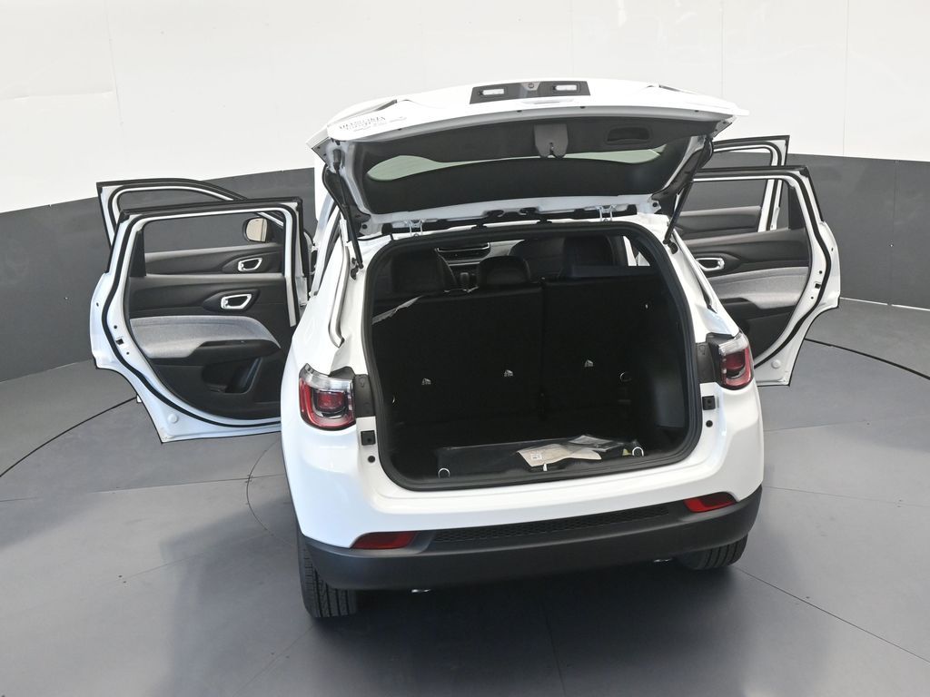 New 2026 Bright White Clearcoat Jeep Latitude image 60