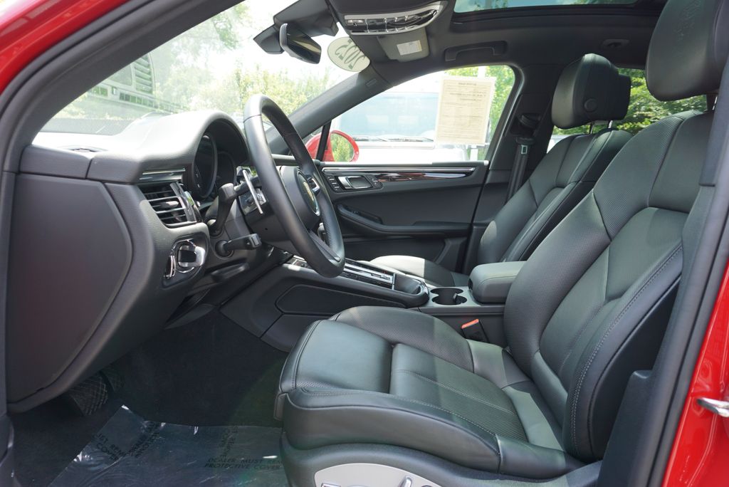 Thumbnail: 2025 Porsche Macan - 9