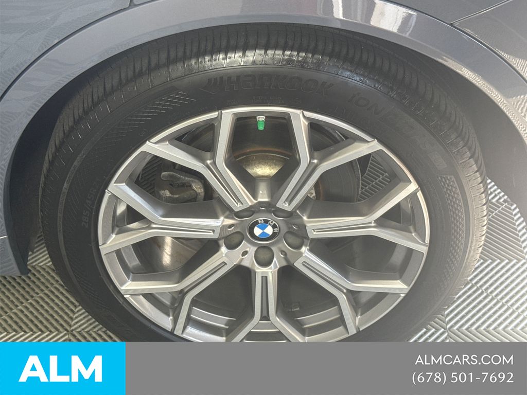 Used 2024  BMW xDrive40i image 23
