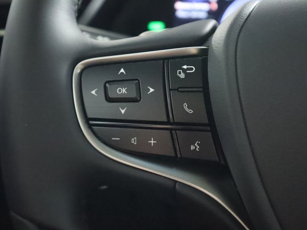Used 2025 White Lexus 300h Luxury image 12