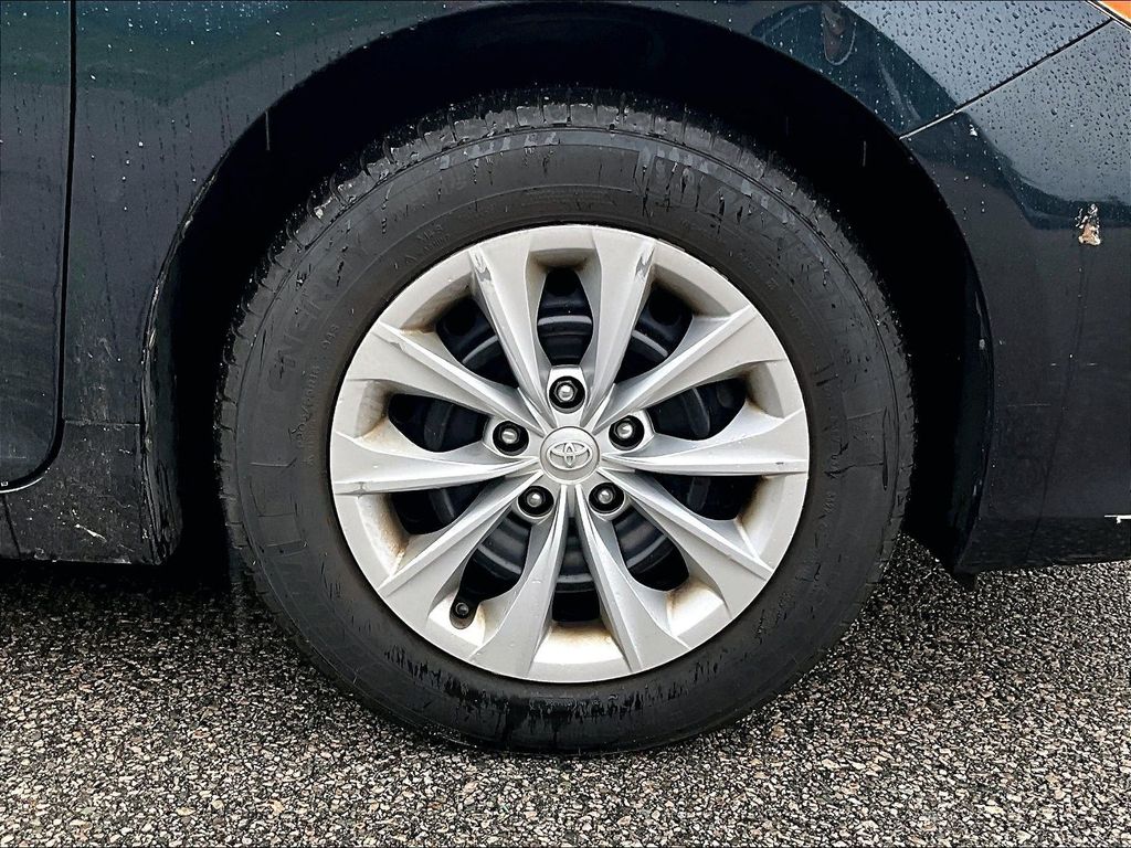 2017 Toyota Camry — photo 7