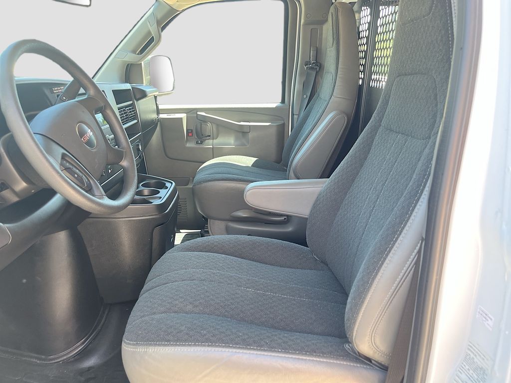 Used 2025 White GMC Work Van image 19