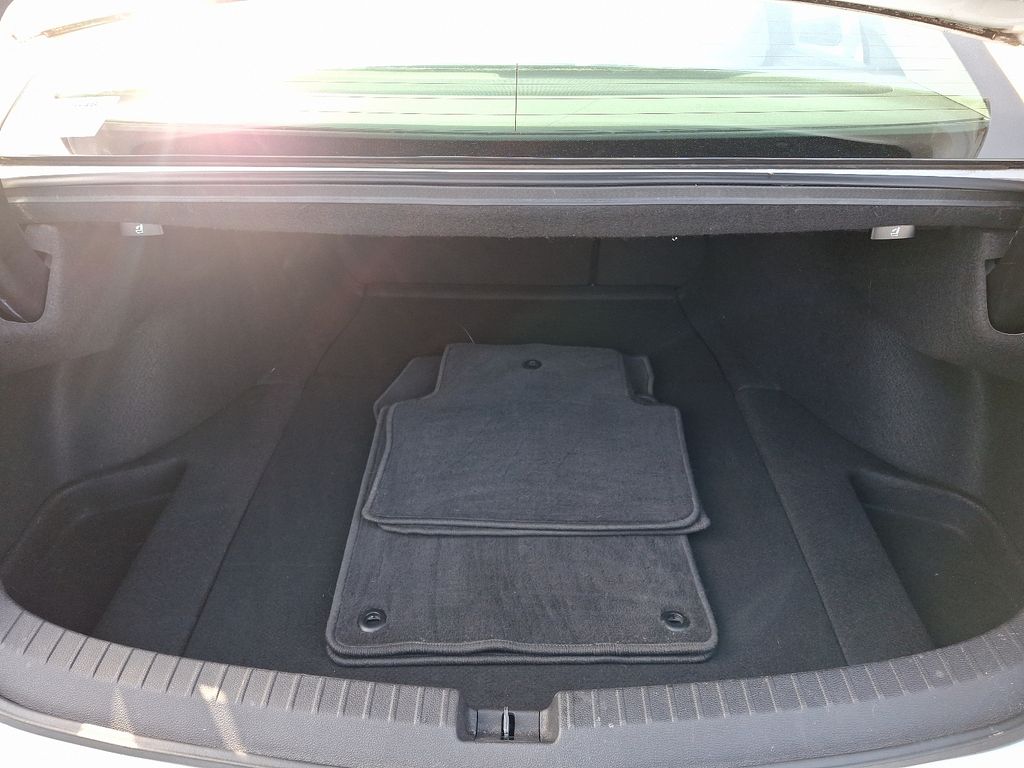 2017 Acura TLX Base 29