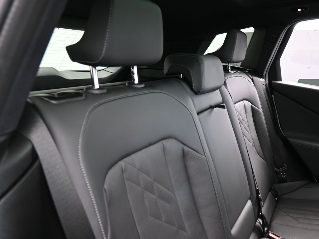 Used 2025 White Metallic BMW 30 xDrive image 45