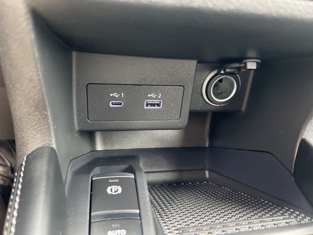 2024 Nissan Kicks SR photo