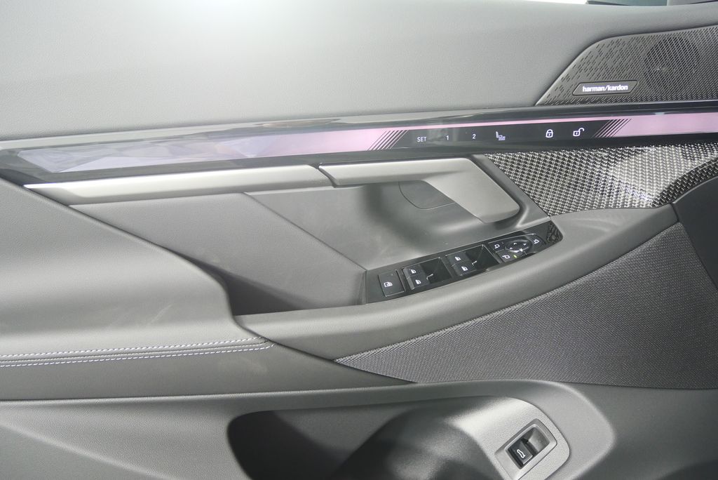 Thumbnail: 2026 BMW 5 Series - 9