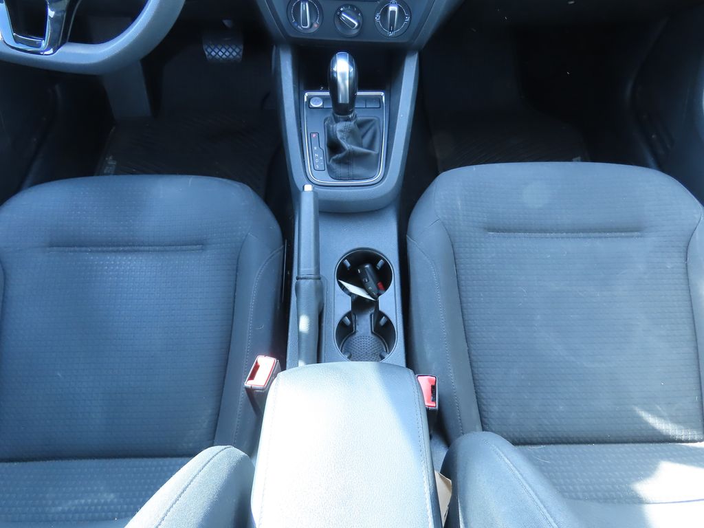 Thumbnail: 2016 Volkswagen Jetta - 9