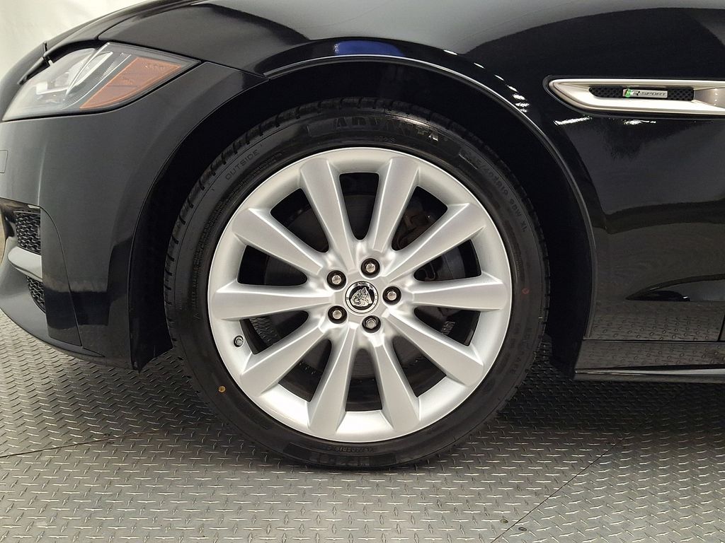 Thumbnail: 2016 Jaguar XF - 8