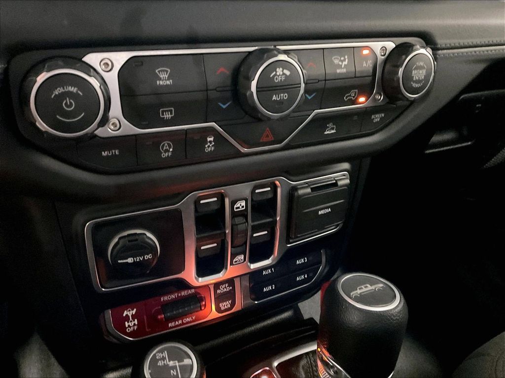 2026 Jeep Gladiator — photo 24
