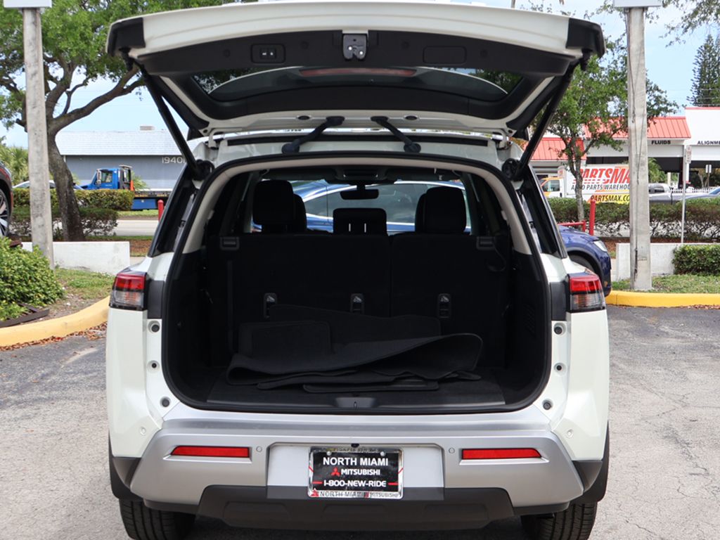 Used 2024 White Nissan SL image 20