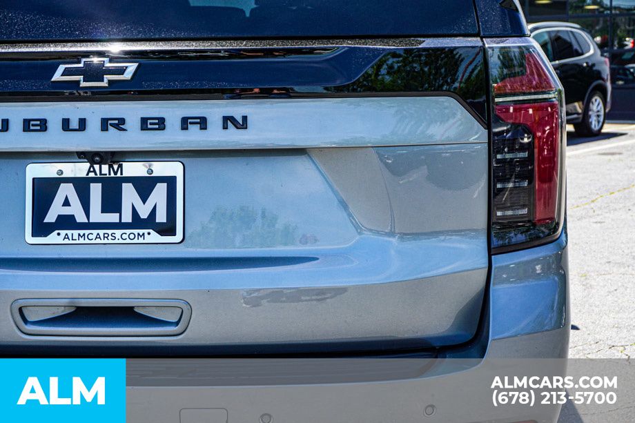 Used 2025 Gray Chevrolet Z71 image 13