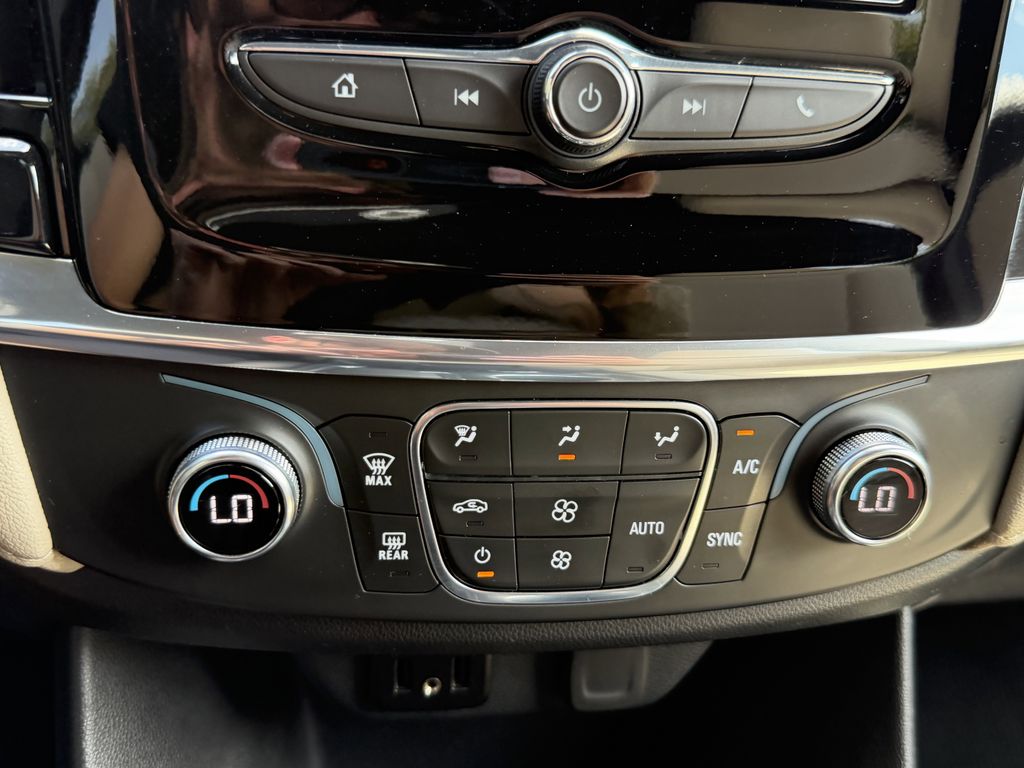 used 2023 Chevrolet Traverse car, priced at $19,991