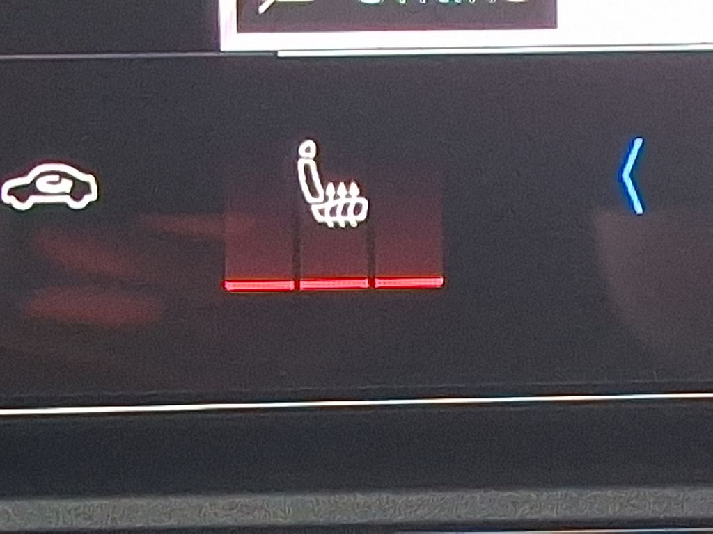 Thumbnail: 2025 Audi e-tron S - 21