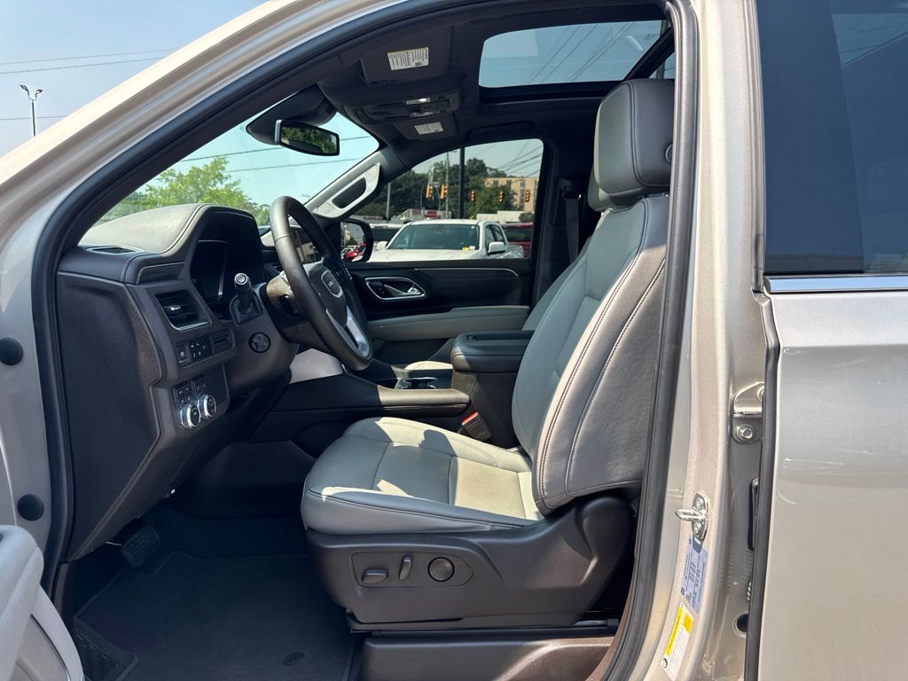 Used 2023 Beige GMC SLT image 12