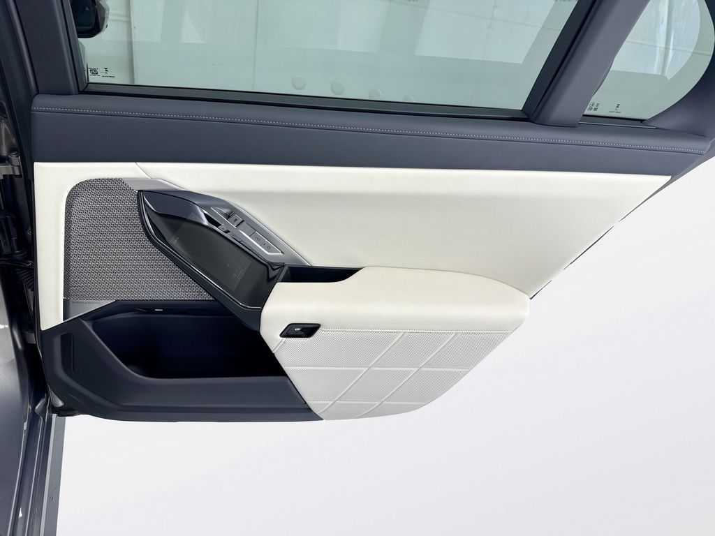 Thumbnail: 2025 BMW i7 - 26