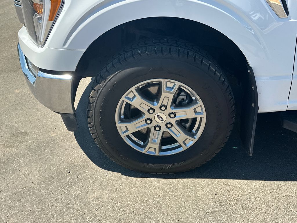 Used 2023 Oxford White Ford Lariat image 11
