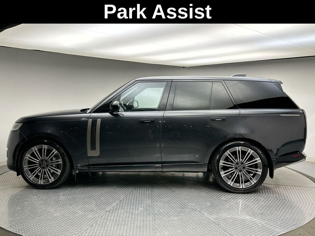 2023 Land Rover Range Rover SE 3