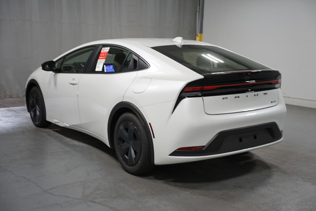2025 Toyota Prius LE 6