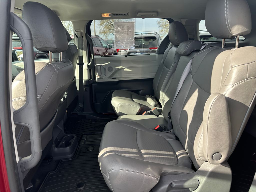 2021 Toyota Sienna LE