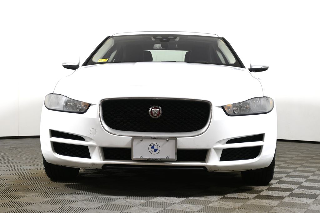 Thumbnail: 2018 Jaguar XE - 10