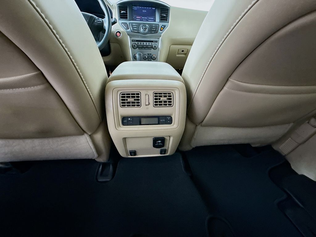 Thumbnail: 2017 Nissan Pathfinder - 24