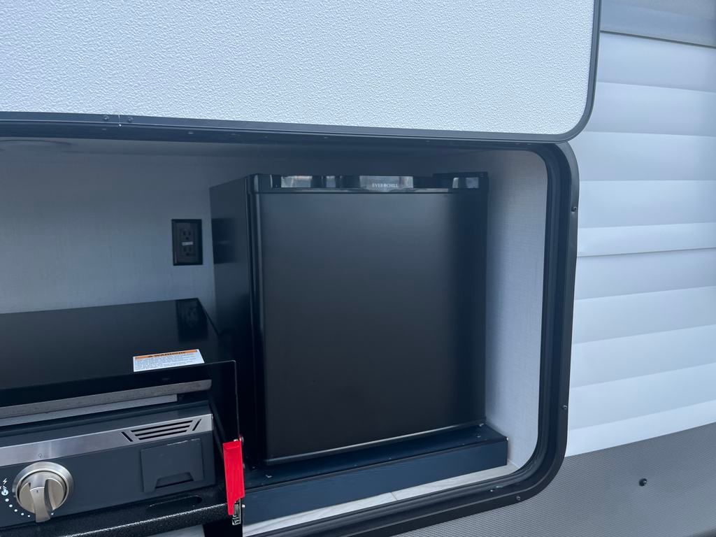 2025 Prime Time Avenger 25 MKB Travel Trailer