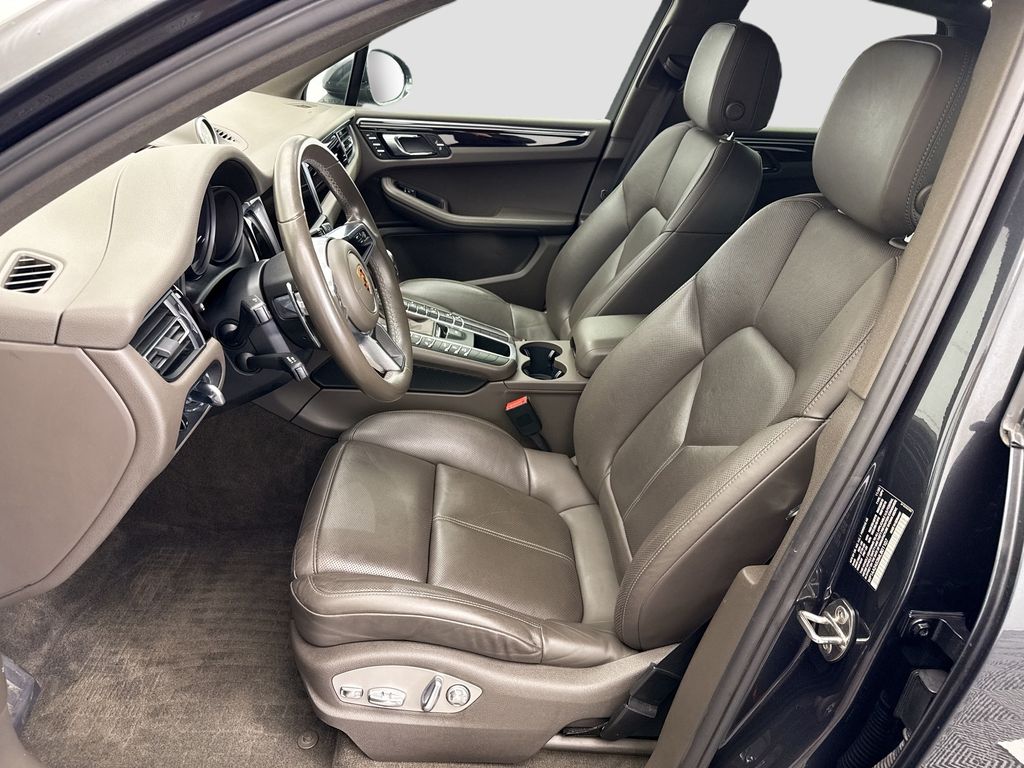 Thumbnail: 2021 Porsche Macan - 18