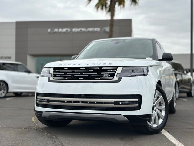 Fuji White 2026 Land Rover Range Rover P550e SE AWD SUV / Crossover All-Wheel Drive 8-Speed Automatic