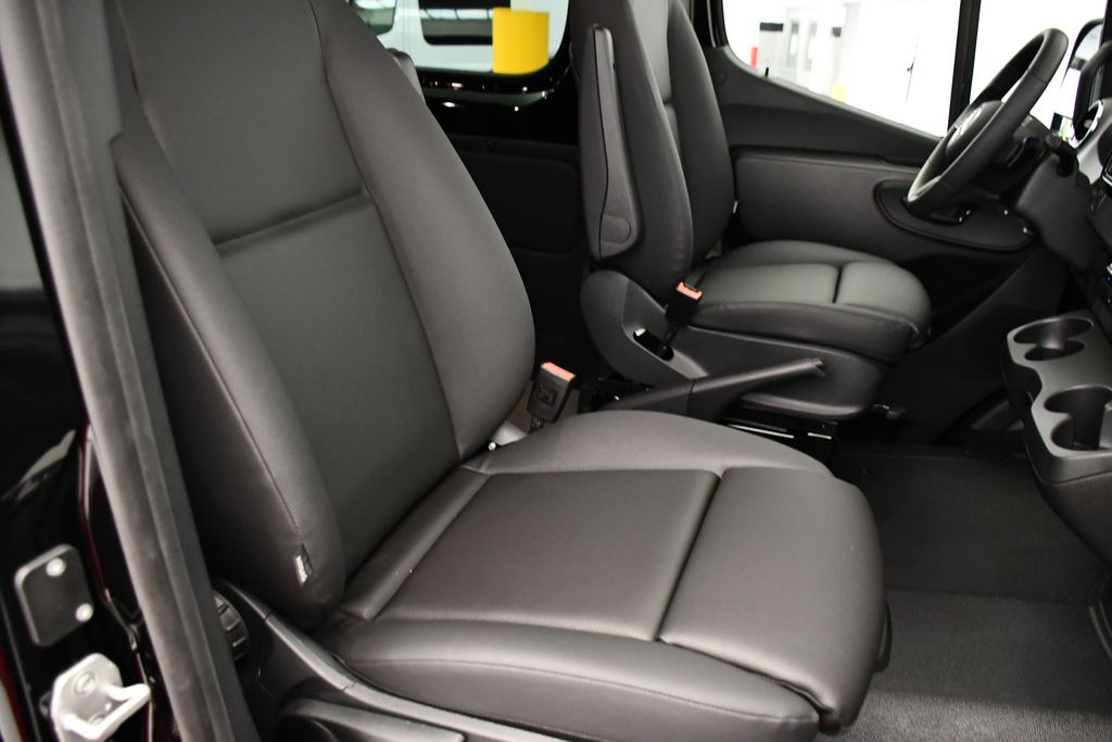 Thumbnail: 2025 Mercedes-Benz Sprinter - 30